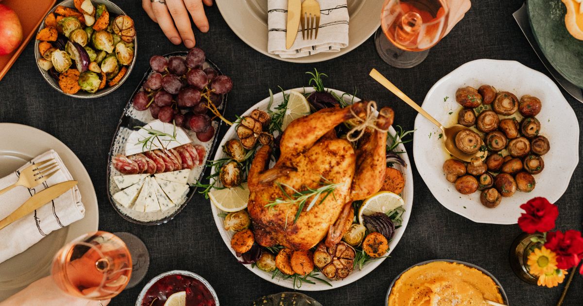 Saling Memesan Makanan 