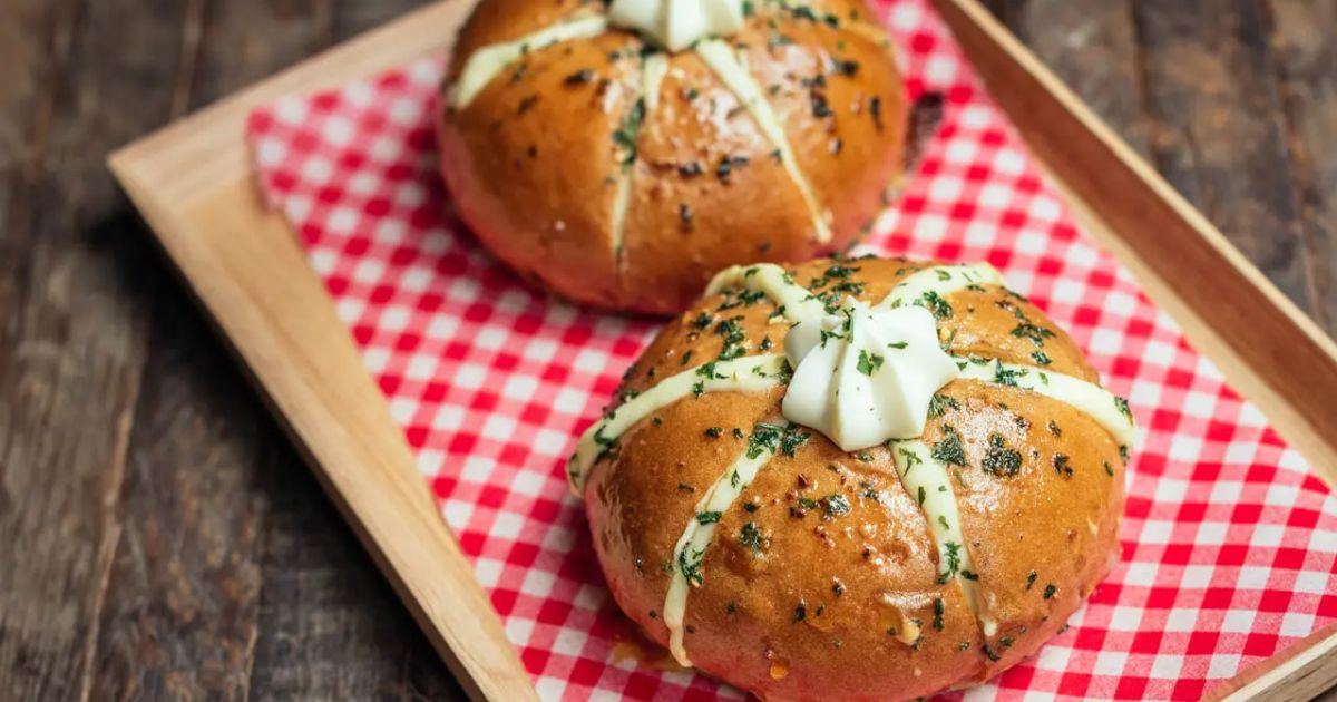 Korean Garlic Cheese Bread