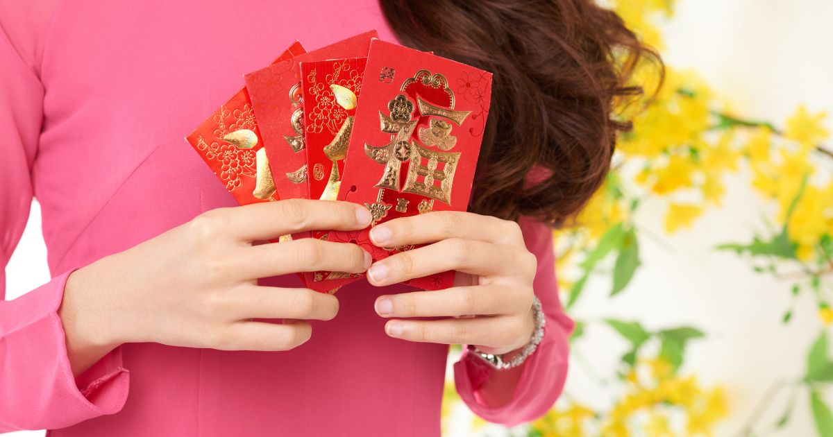 Tradisi Pemberian Angpao