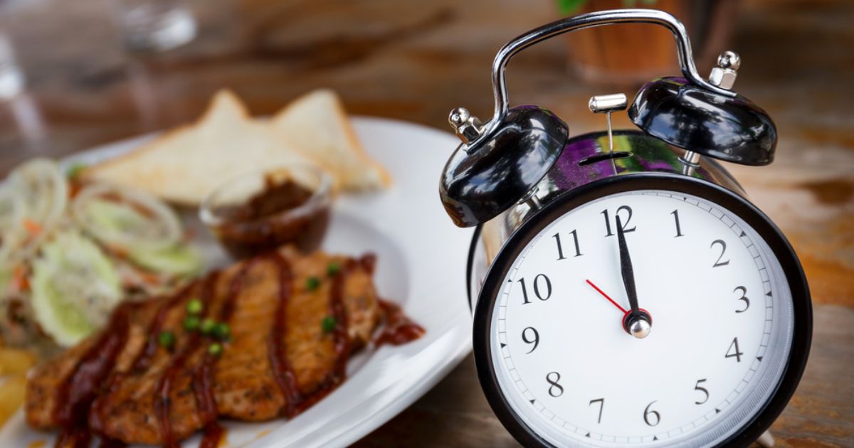 membentuk pola makan teratur 