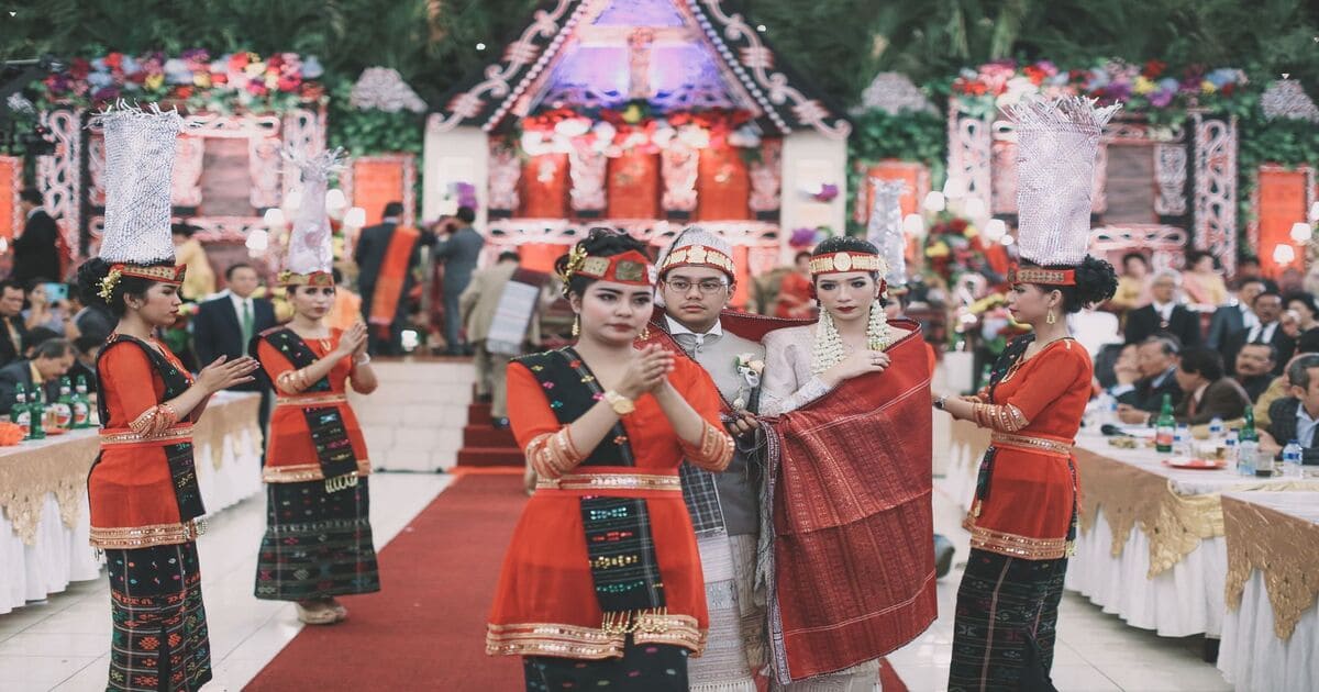 Mengenal Prosesi Pernikahan Adat Batak: Manjalo Pasu pasu