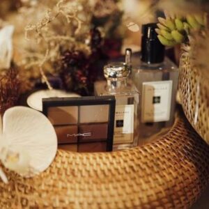 Perlengkapan Perawatan Tubuh dan Kosmetik