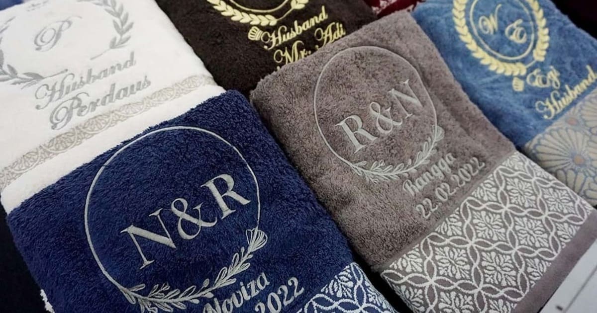 7 Ide Kado Pernikahan untuk Saudara yang Paling Berkesan: Handuk Couple
