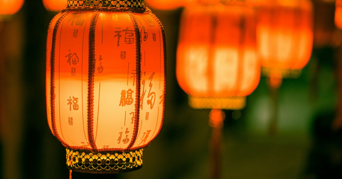 Lampion Berwarna Merah