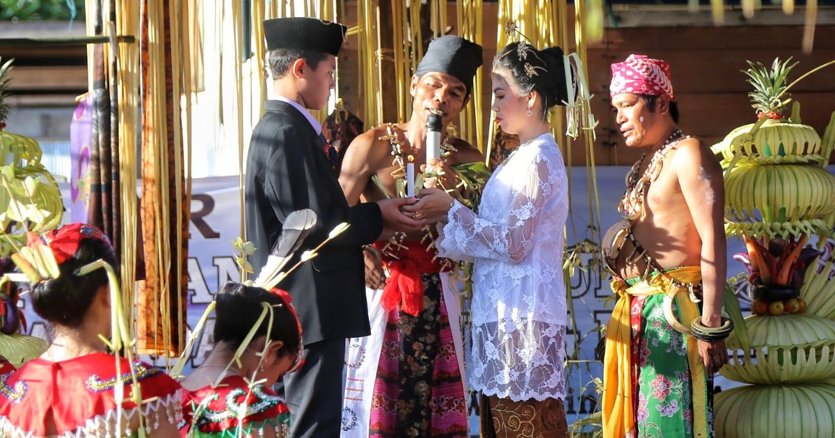Syarat nikah Adat Dayak
