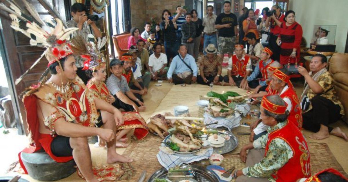 Prosesi pernikahan adat Dayak 
