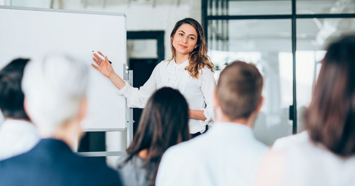 7 Tema Seminar yang Bisa Bikin Acara Lebih Menarik, Jangan Asal Pilih! 4 Ide Tema untuk Seminar