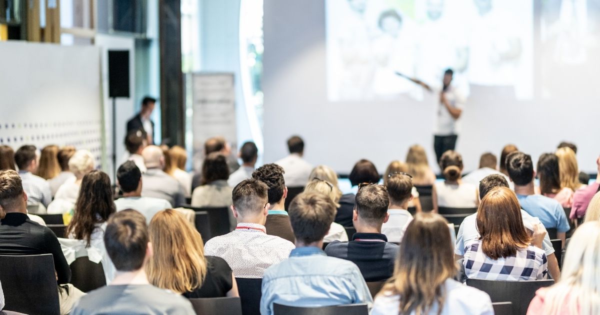 7 Tema Seminar yang Bisa Bikin Acara Lebih Menarik, Jangan Asal Pilih! 2 Tema untuk Seminar