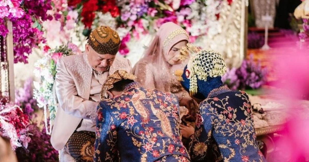 8 Contoh Kata-Kata Sungkeman Pernikahan yang Tulus dan Menyentuh Hati 2 tata cara prosesi sungkeman